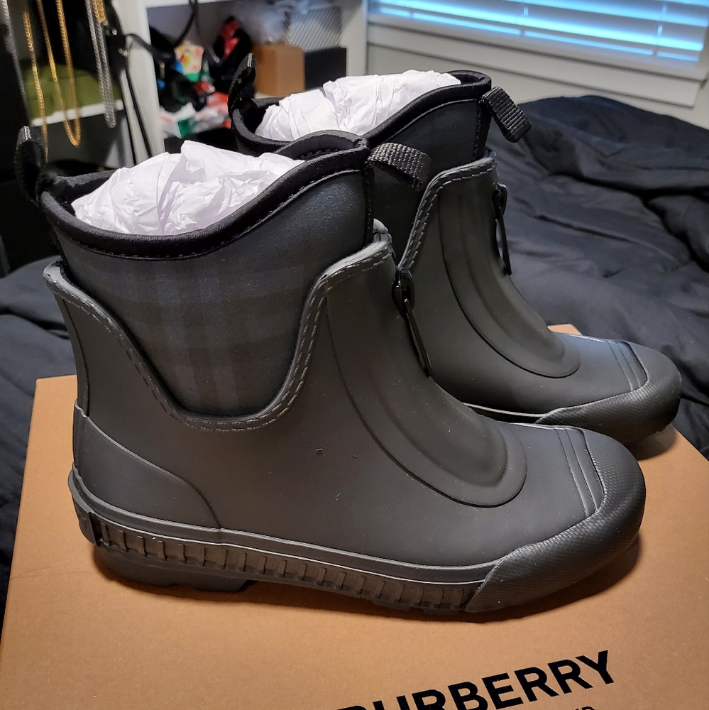 Burberry rubber rain boots